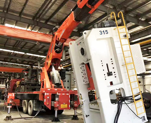 上蔡附近随车吊出租，轻松解决运输难题